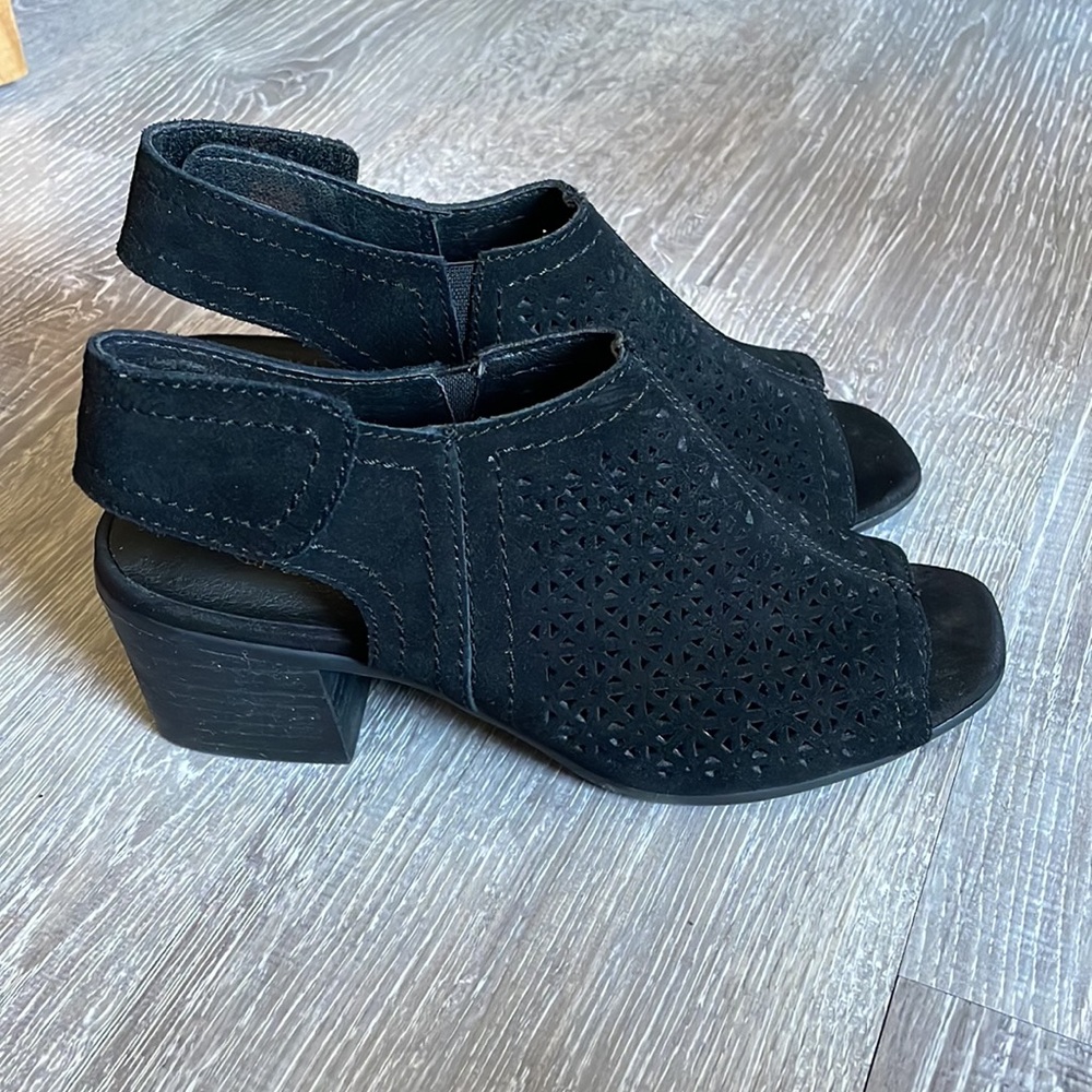 Open toe shoe